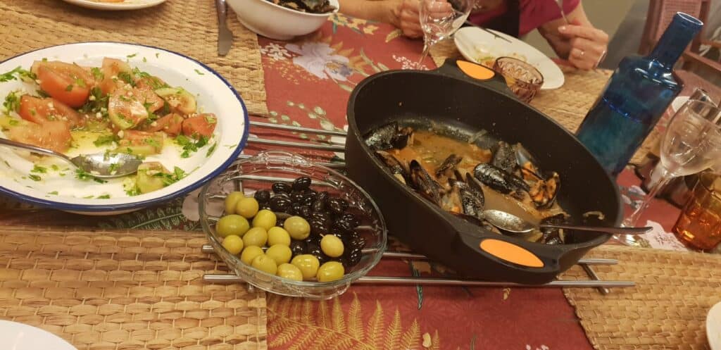 Musclos i amanida tomàquet
